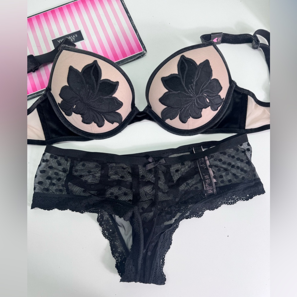 Victoria's Secret Black and Cream Floral Lace Bra Set 32C pushup // Small NWT